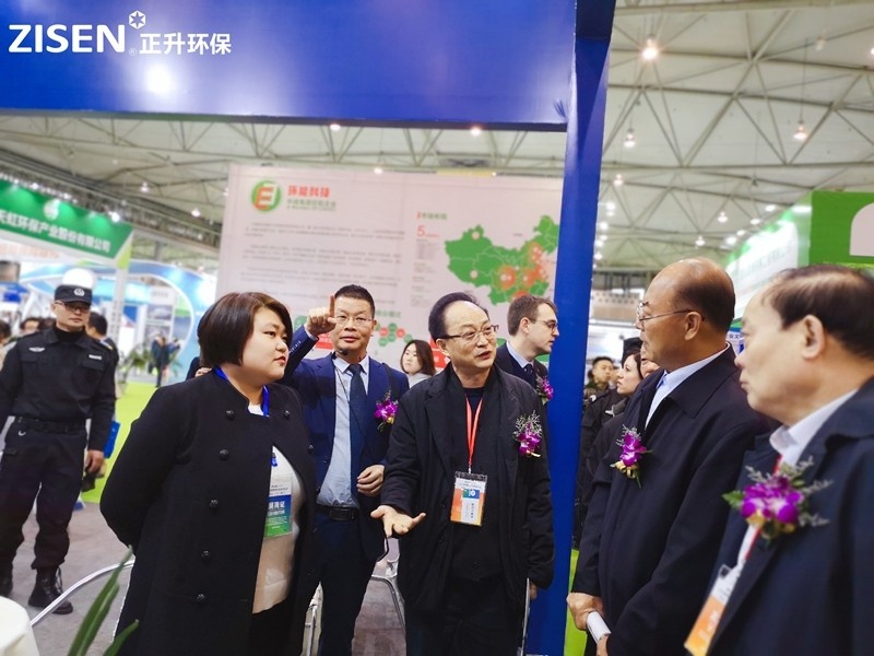 原环保部总工程师万本太、省环保产业协会会长谢天参等行业专家领导莅临展位指导工作.jpg